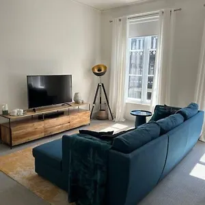 Apartment Modern Within Historic City Walls, Chester